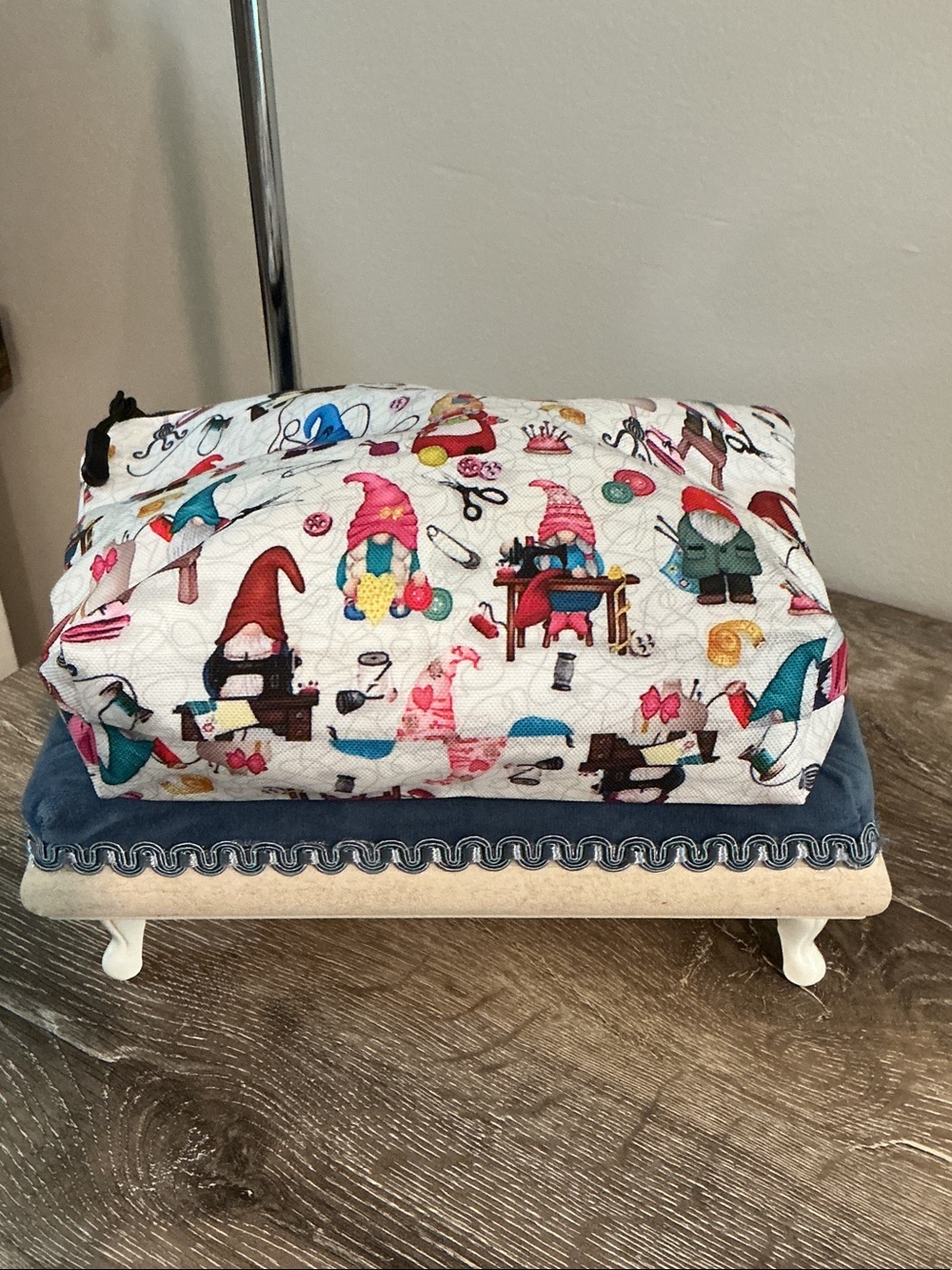 Gnome Sewing Dressmaker Dress Form Print Cosmetic Bag NEW 7x7x2 Zip Top - Picture 3 of 6